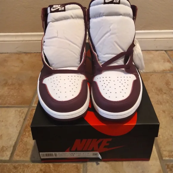 Air Jordan 1 Bordeaux DS size 12 NEW][LIMITED EDITION] Air Jordan 1 Retro High OG DS  main image 4